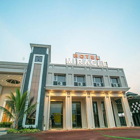 Hotel Miracle 2Km From Mahakal Temple Ujjain Eksteriør bilde