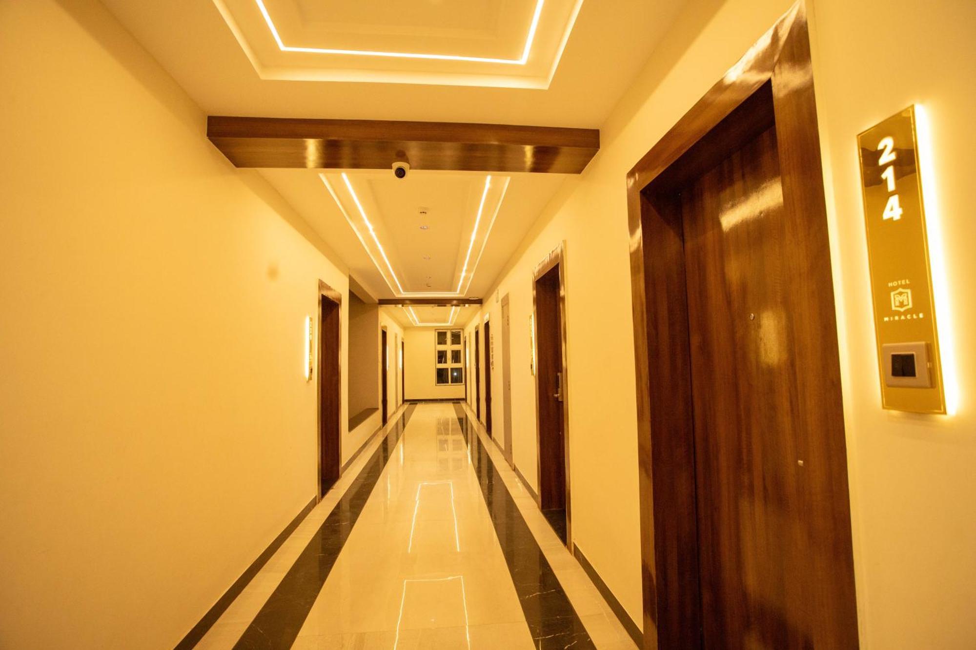 Hotel Miracle 2Km From Mahakal Temple Ujjain Eksteriør bilde