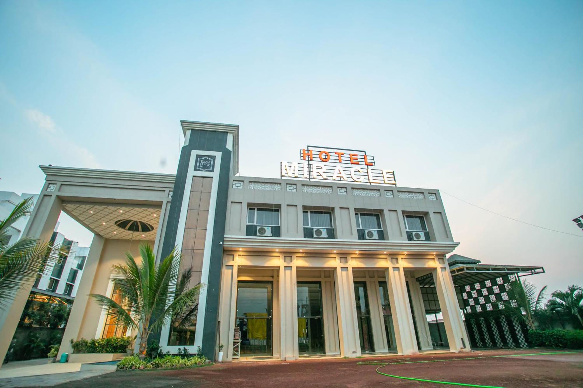Hotel Miracle 2Km From Mahakal Temple Ujjain Eksteriør bilde