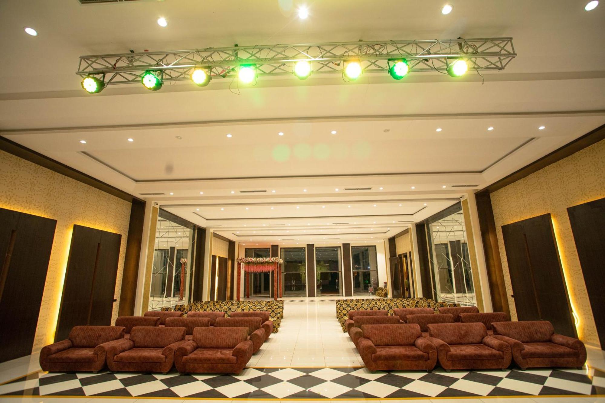 Hotel Miracle 2Km From Mahakal Temple Ujjain Eksteriør bilde