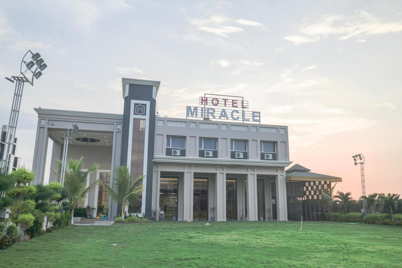 Hotel Miracle 2Km From Mahakal Temple Ujjain Eksteriør bilde