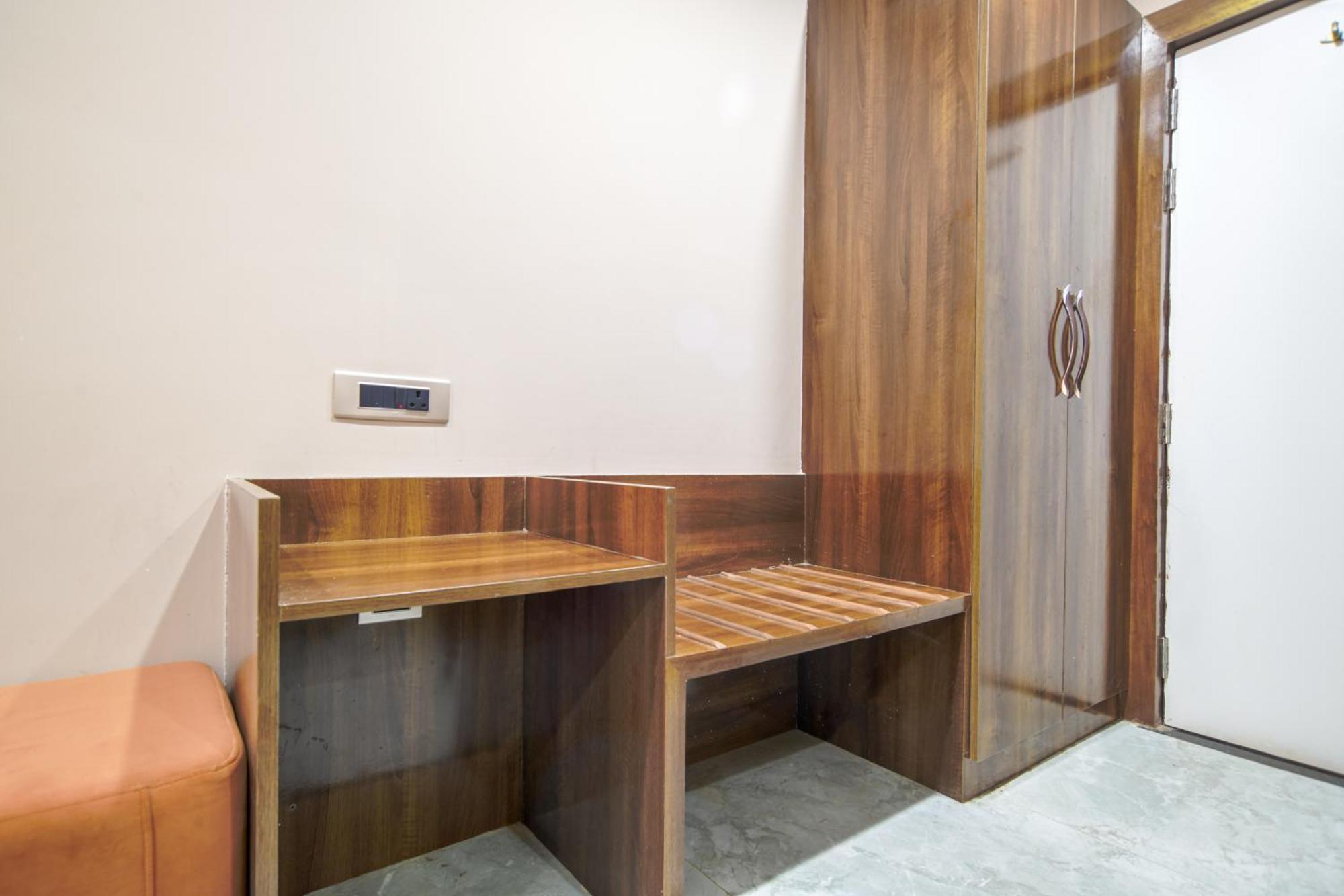 Hotel Miracle 2Km From Mahakal Temple Ujjain Rom bilde