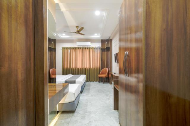 Hotel Miracle 2Km From Mahakal Temple Ujjain Eksteriør bilde
