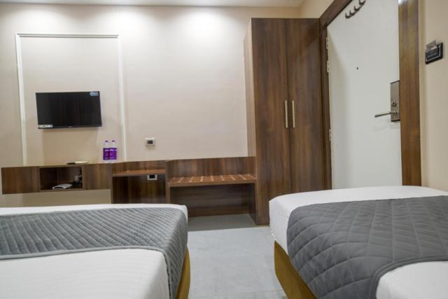 Hotel Miracle 2Km From Mahakal Temple Ujjain Eksteriør bilde