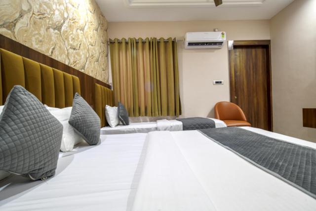Hotel Miracle 2Km From Mahakal Temple Ujjain Eksteriør bilde