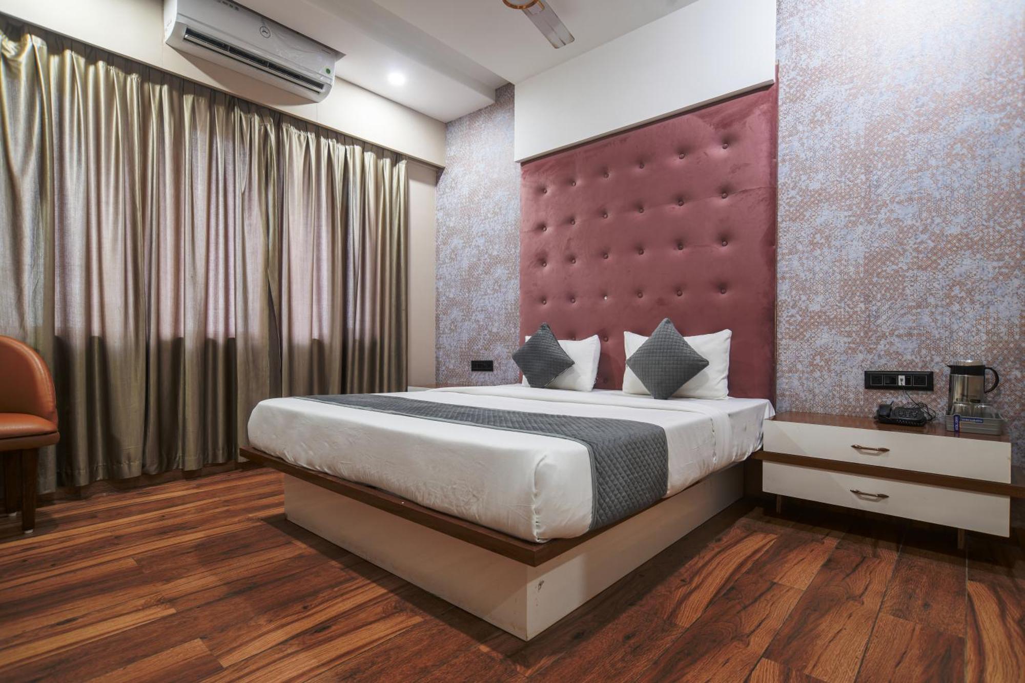 Hotel Miracle 2Km From Mahakal Temple Ujjain Eksteriør bilde
