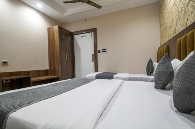 Hotel Miracle 2Km From Mahakal Temple Ujjain Eksteriør bilde